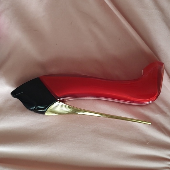 Very Good Girl Carolina Herrera - Picture 2 of 6